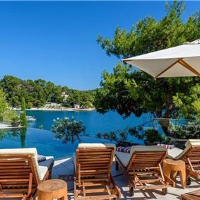 Spectacular 4 Bedroom Luxury Villa with Infinity Pool on Brac Island, sleeps 8
